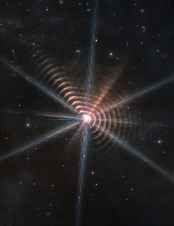 این تار عنکبوت در فضا چه می نماید؟ پدیده ای خارق العاده در فضا که در این عکس زیبای تازه جیمز وب ثبت شده