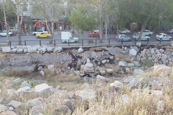 عاقبت سنگ های محوطه تاریخی معبد آناهیتا عاقبت سنگ های محوطه تاریخی معبد آناهیتا