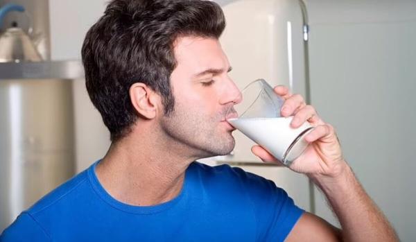 نوشیدن شیر هایی که شما را معتاد می نماید